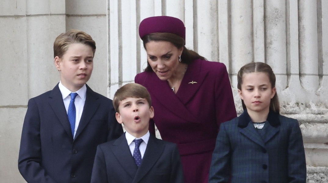 Ο Πρίγκιπας Λούις έκλεψε -ξανά- την παράσταση: Ξεσκόνιζε τον Ουίλιαμ και πείραζε τον αδελφό του