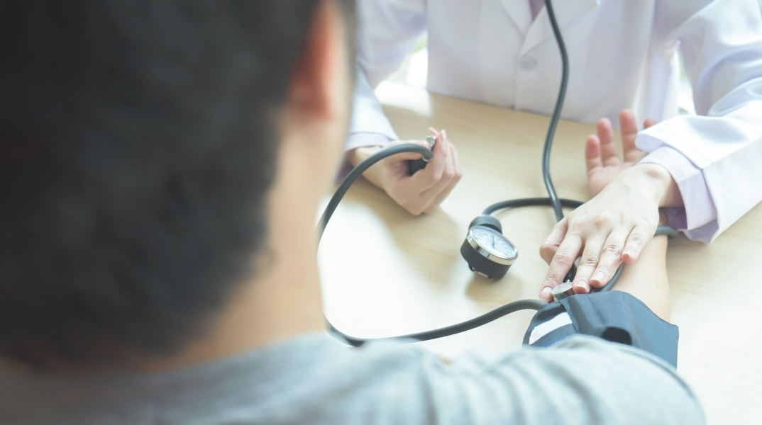 γιατρος, ασθενης, πιεσομετρο