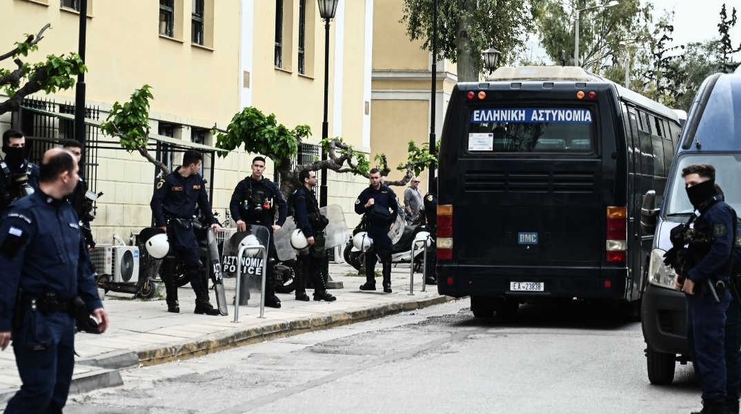 αστυνομια, δικαστηρια