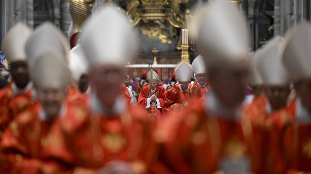 LIVE | Αντίστροφη μέτρηση για την εκλογή νέου Πάπα - Ξεκίνησε το Κονκλάβιο, εν αναμονή του πρώτου καπνού