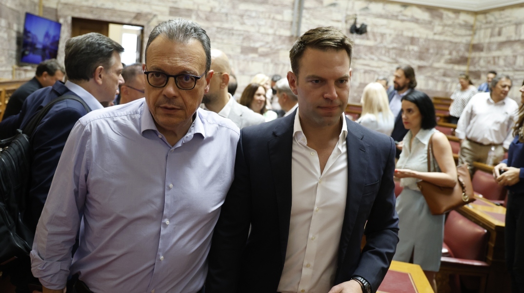 Στέφανος Κασσελάκης και Σωκράτης Φάμελλος σε συνεδρίαση της Κοινοβουλευτικής Ομάδας του ΣΥΡΙΖΑ 