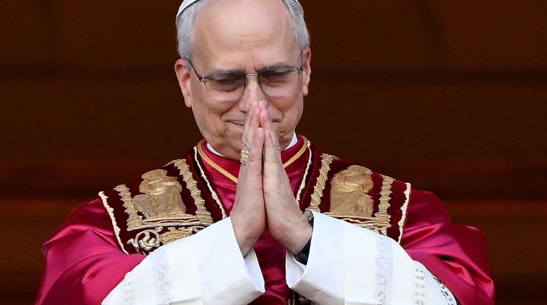 Στην πρώτη του εμφάνιση ο Πάπας Λέων δίνει τρεις σημαντικές ενδείξεις για την θητεία του