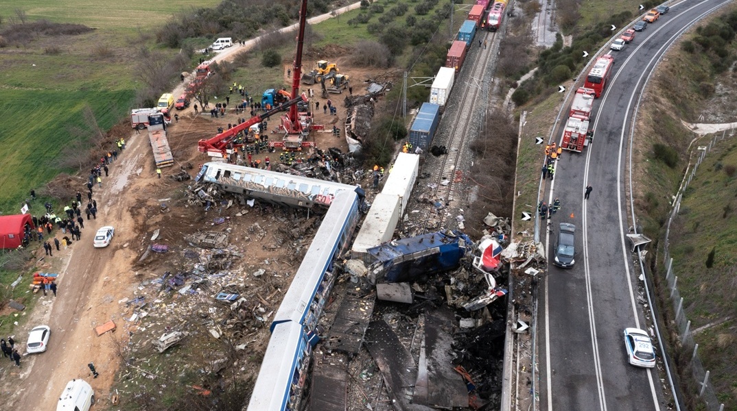 Το σημείο του πολύνεκρου σιδηροδρομικού δυστυχήματος στα Τέμπη
