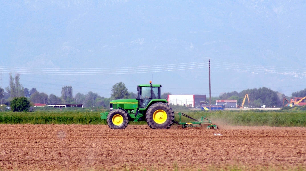 τρακτερ, χωραφι