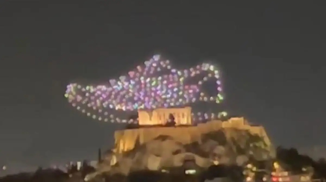  Παπούτσι Αdidas σχηματισμένο με drones πάνω από το Ζάππειο