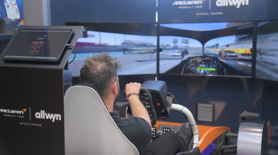 Ραντεβού σε ένα κατάστημα ΟΠΑΠ για μια αυθεντική εμπειρία Formula 1 – Φουλ ταχύτητα και αδρεναλίνη στα ύψη με τον πιο εξελιγμένο προσομοιωτή της ομάδας McLaren F1