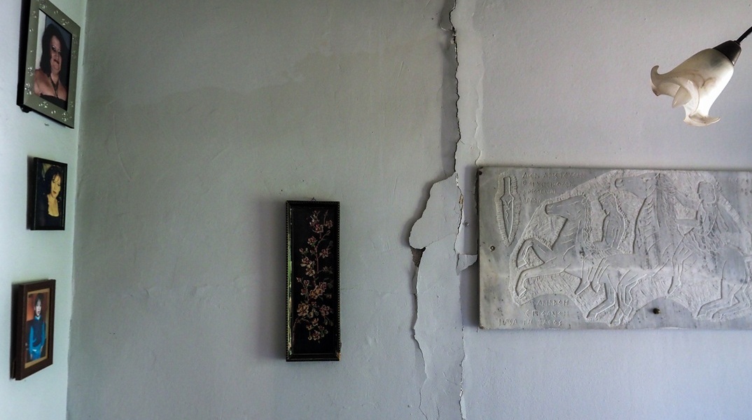 Σεισμοί στην Εύβοια: Κάτοικοι στο Προκόπι για τρίτη μέρα κοιμήθηκαν στα αυτοκίνητα 