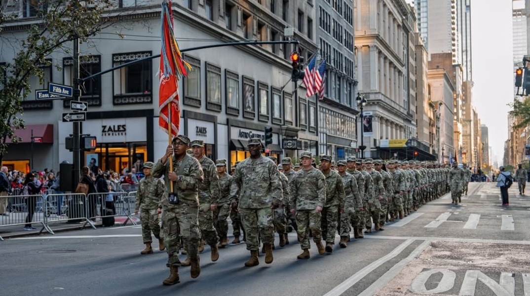 σταρτιωτες, παρελαση