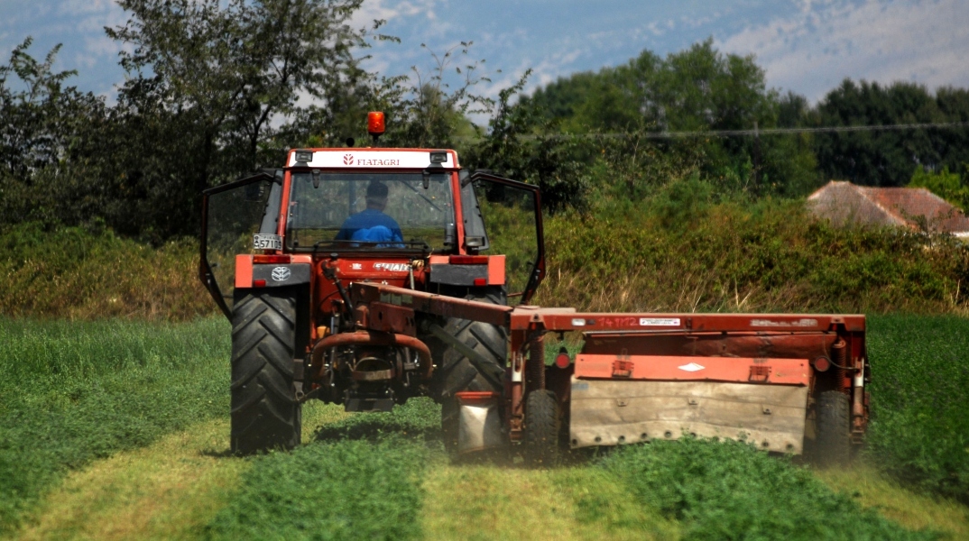 τρακτερ, χωραφι