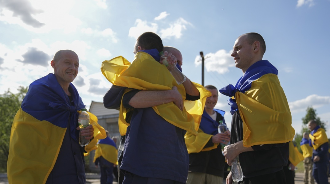 Ουκρανία και Ρωσία αντάλλαξαν τους τελευταίους 303 αιχμαλώτους 