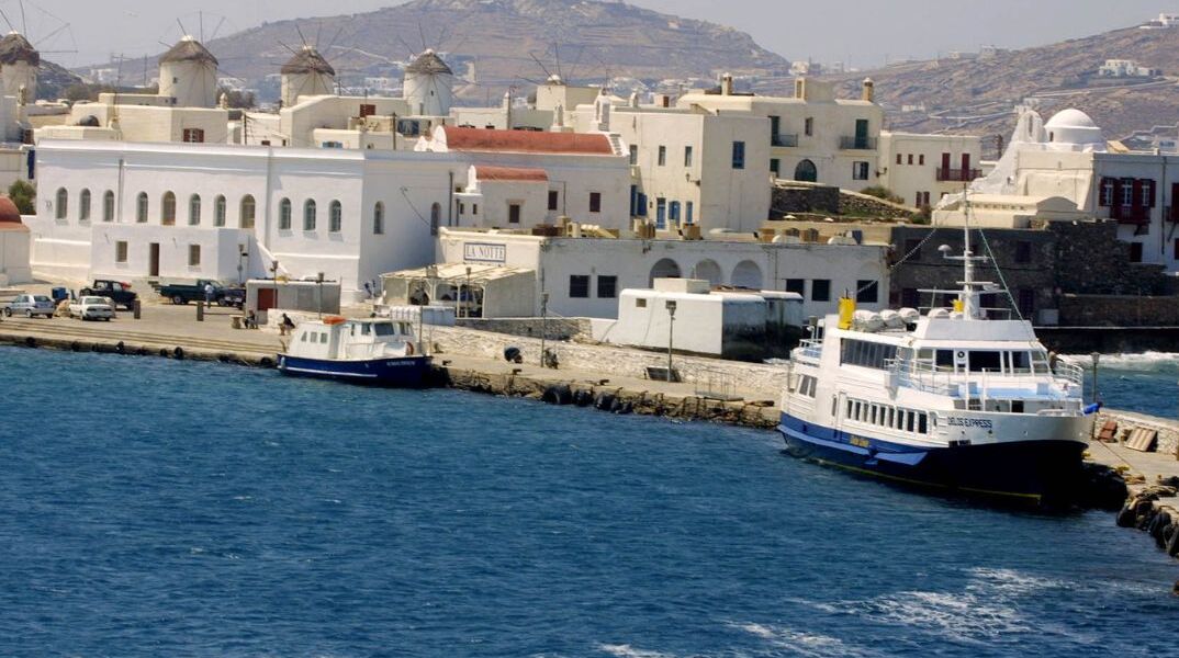 Απαγόρευση απόπλου του «SUPER EXPRESS» στη Μύκονο λόγω πρόσκρουσης	