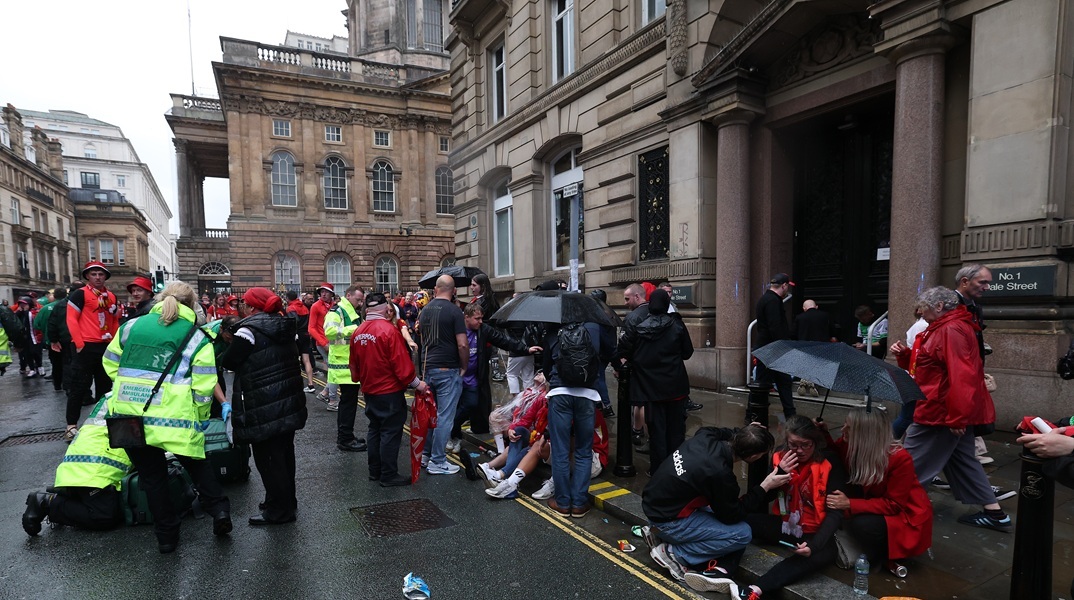 Σκηνές χάους στο Λίβερπουλ με το αμάξι που παρέσυρε πεζούς - «Ήταν τρομακτικό» λένε αυτόπτες μάρτυρες