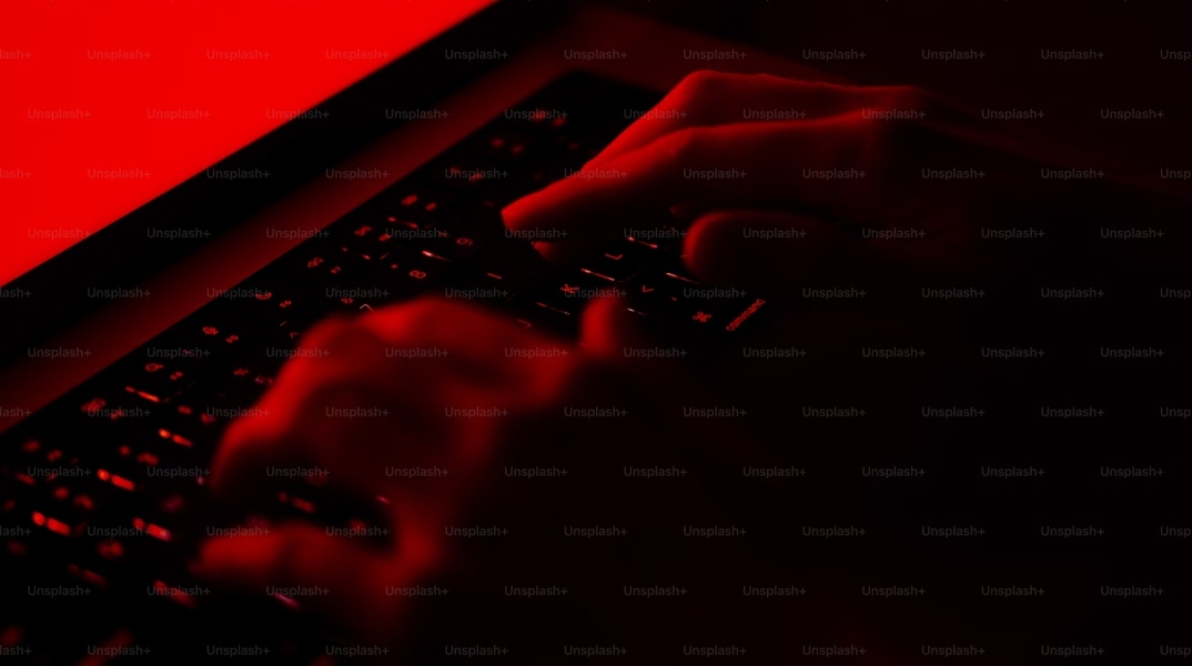 Ρωσος χακερ, κοκκινο πληκτρολογιο