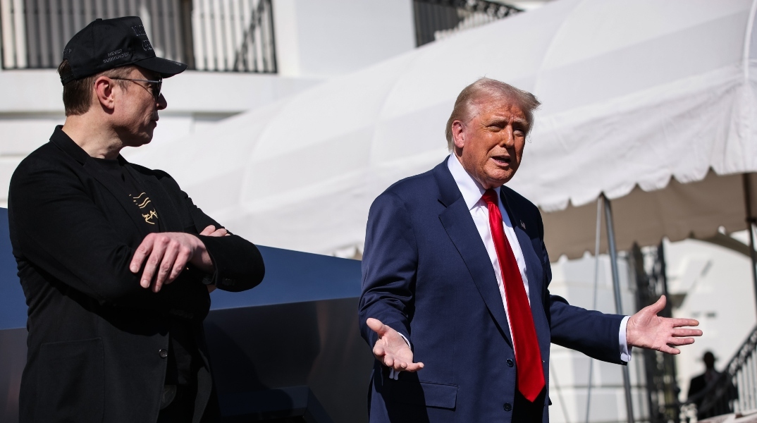 Ο Έλον Μασκ με τον Ντόναλντ Τραμπ στον Λευκό Οίκο
