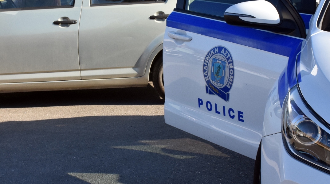 Συνελήφθη ψυχίατρος, περιπολικό