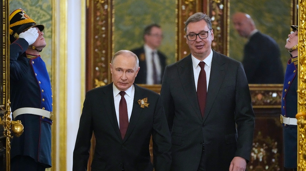 Ο πρόεδρος της Ρωσίας, Βλαντιμίρ Πούτιν με τον Σέρβο ομόλογό του, Αλεξάνταρ Βούτσιτς