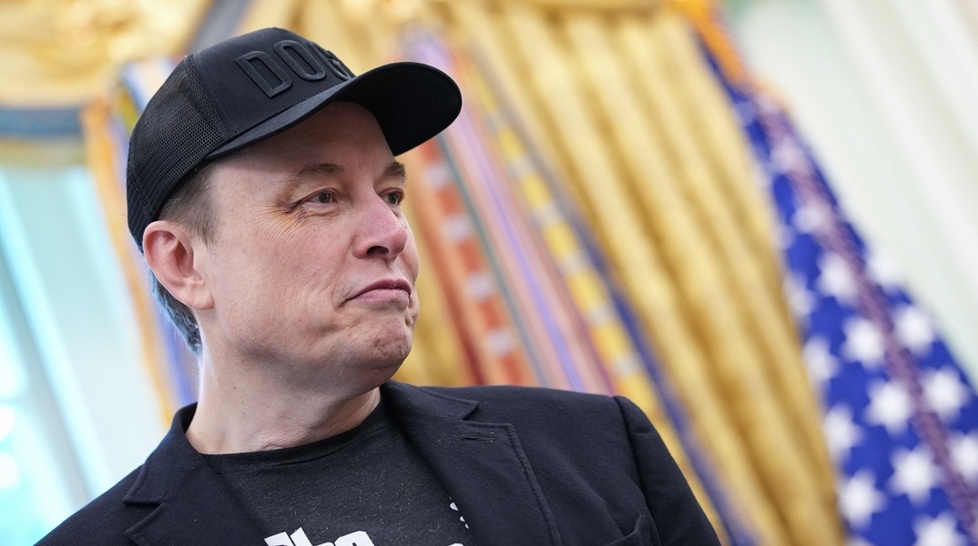 Ο Έλον Μασκ με μαυρισμένο μάτι