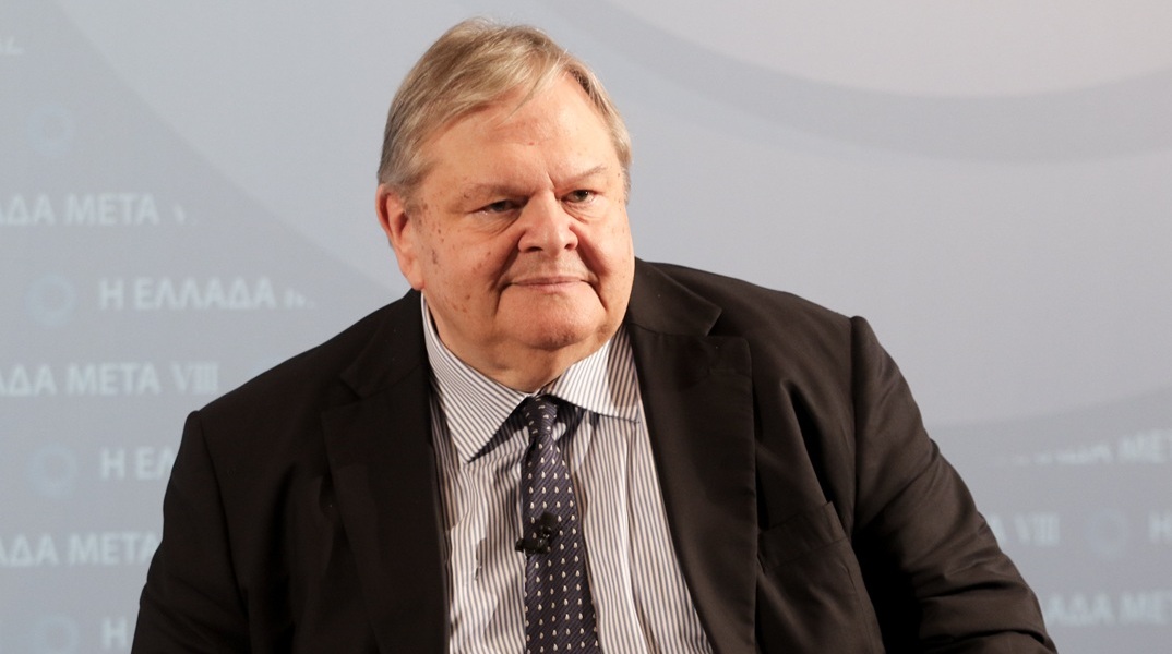 Την ανάγκη να δοθεί άμεση λύση μέσω της νομοθετικής εξουσίας στο ζήτημα που έχει προκύψει με το κλείσιμο της Μονής Αγίας Αικατερίνης στο Όρος Σινά, υπογράμμισε ο Ευάγγελος Βενιζέλος