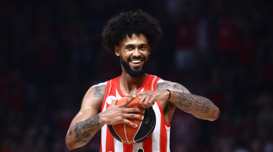 παιχτης μπασκετ του Ολυμπιακου