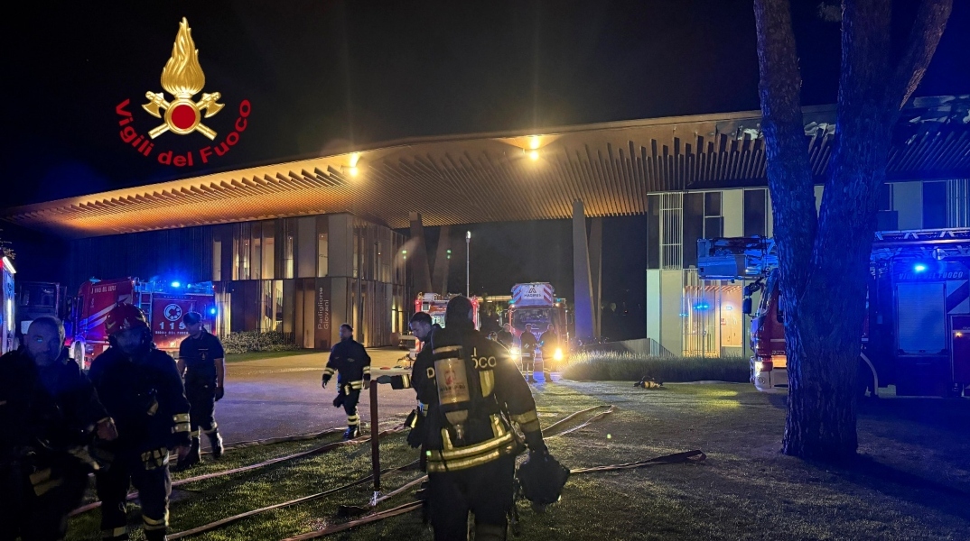 πυροσβεστες, φωτια κτιριο