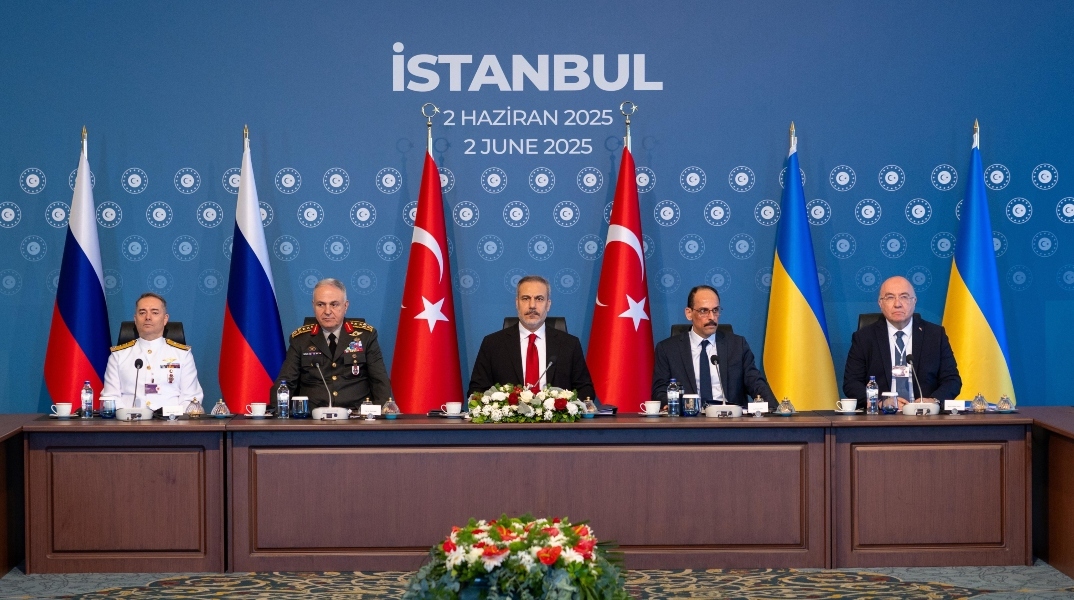 Εκπρόσωποι Ρωσίας και Ουκρανίας στην Κωνσταντινούπολη με μεσολαβητή την Τουρκία