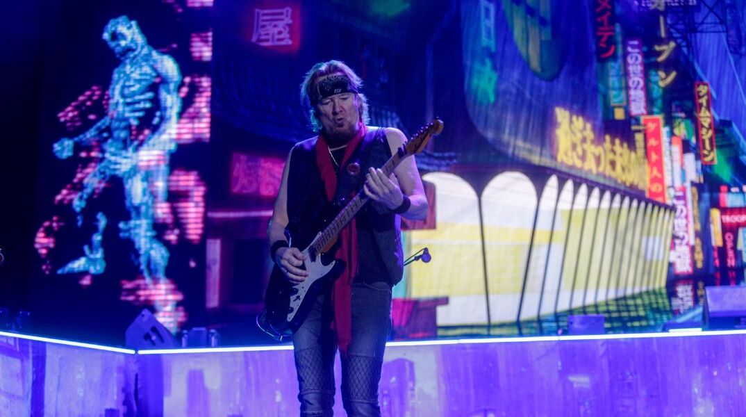 Mάνατζερ των Iron Maiden: Ζήστε την συναυλία και αφήστε τα κινητά