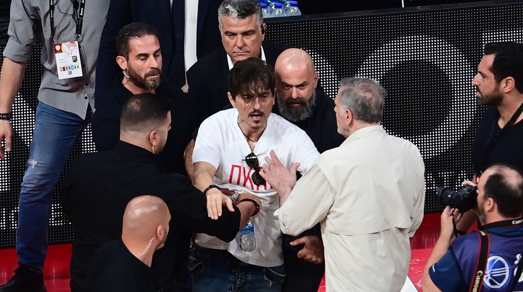 Ο Δημήτρης Γιαννακόπουλος στο Game 2 των τελικών της GBL