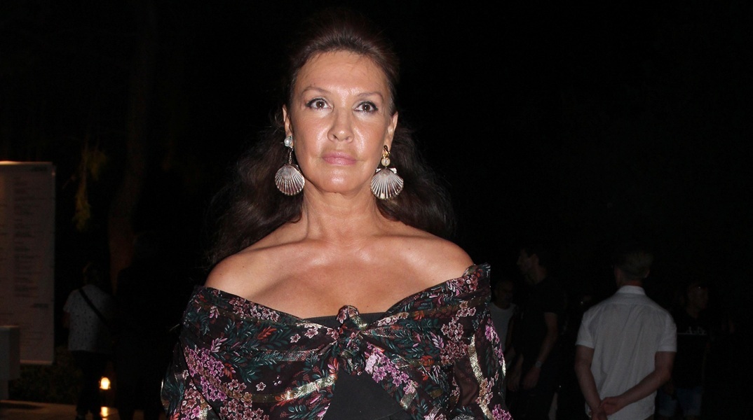 Η Βάνα Μπάρμπα σε νυχτερινή έξοδο