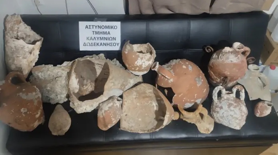 Κάλυμνος: 87χρονος είχε στην κατοχή του...θησαυρό -  Έκρυβε αμφορείς και τμήματα αγγείων σπίτι του