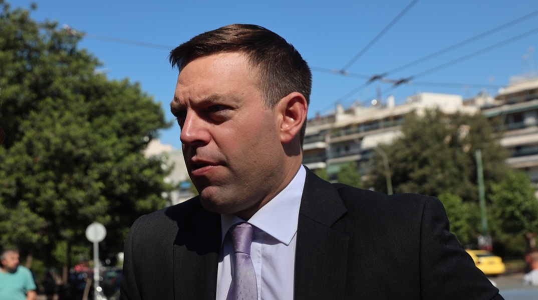 Κασσελάκης: Καλούμε τα κόμματα της αντιπολίτευσης να αποσύρουν τις προτάσεις τους για τα Τέμπη