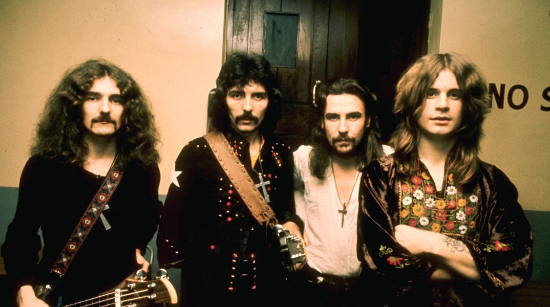  Η τελευταία συναυλία του τραγουδιστή της χέβι μέταλ μουσικής Όζι Όζμπορν μαζί με το συγκρότημα του Black Sabbath την 5η Ιουλίου στο Μπέρμιγχαμ,