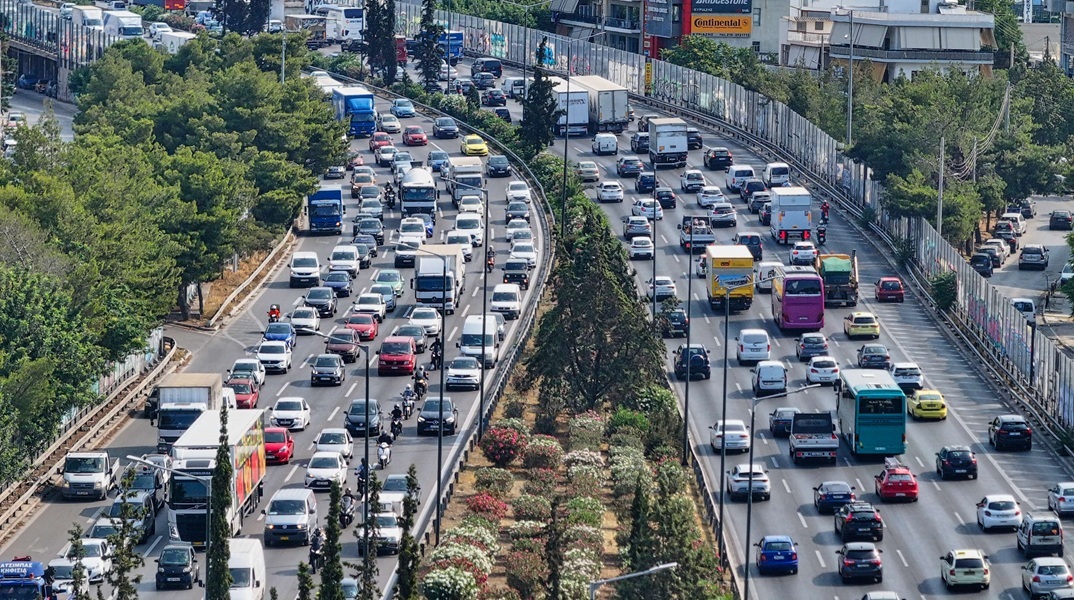 Όπου φύγει, φύγει οι Αθηναίοι: Ξεκίνησε η έξοδος του τριημέρου Αγίου Πνεύματος - Μεγάλα μποτιλιαρίσματα