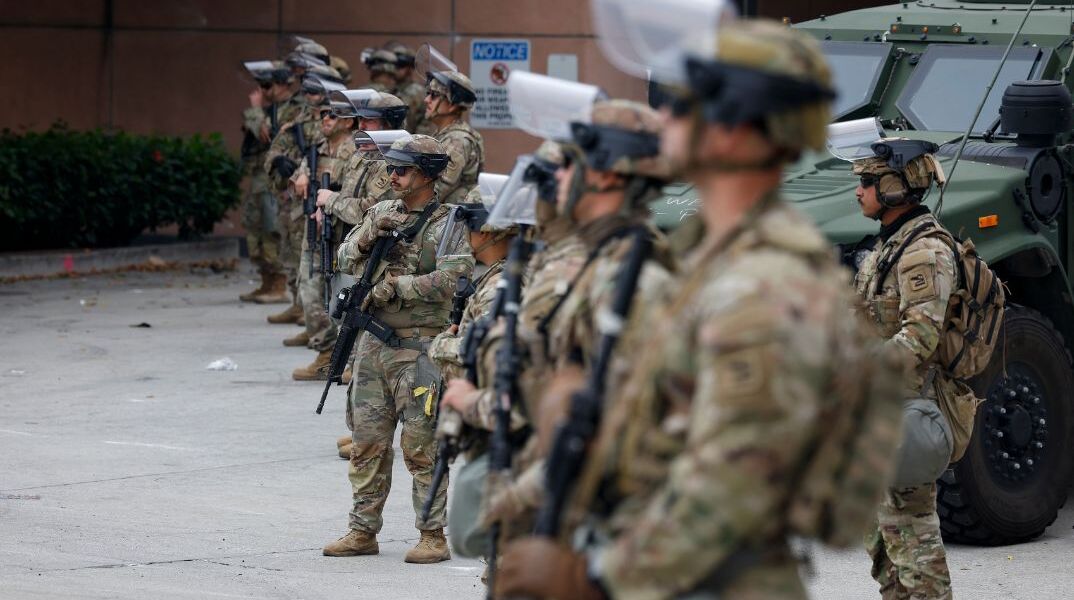 Η Εθνική Φρουρά έφτασε στο Λος Άντζελες εν μέσω χάους