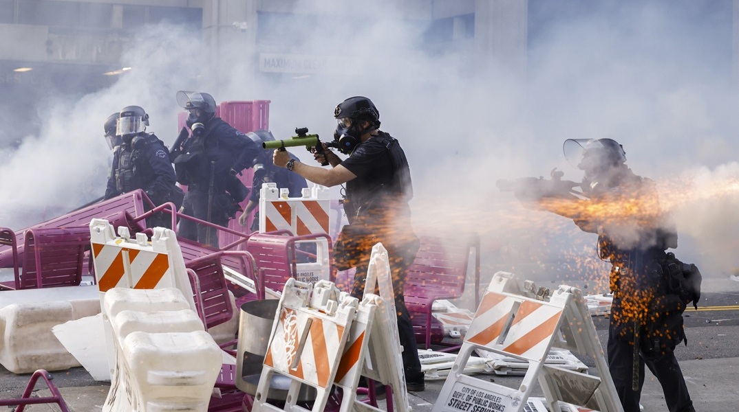«Απερίσκεπτος και ανήθικος» - Πυρά του Νιούσομ κατά Τραμπ για την έκρυθμη κατάσταση στο Λος Άντζελες
