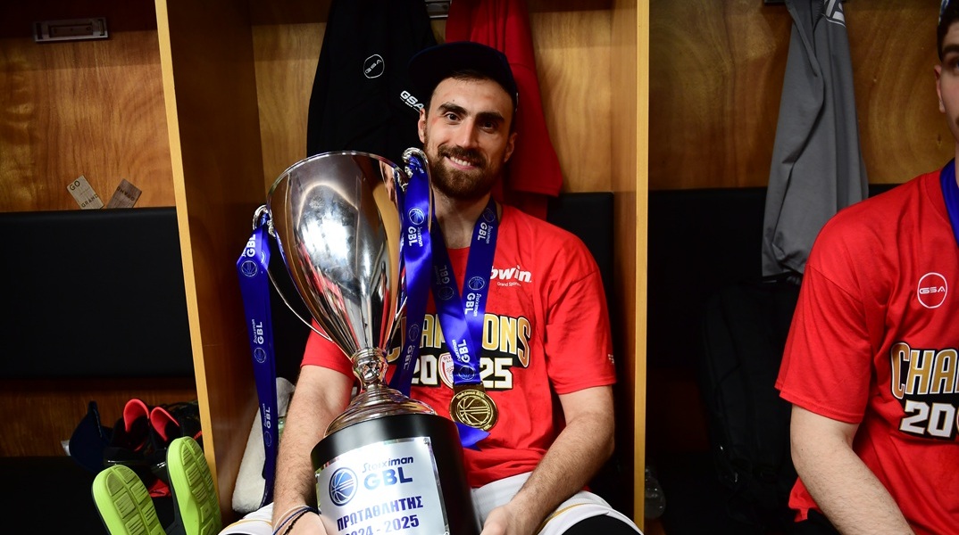 Ο Παναθηναϊκός προσφέρει γη και ύδωρ στον Νίκολα Μιλουτίνοφ του Ολυμπιακού 