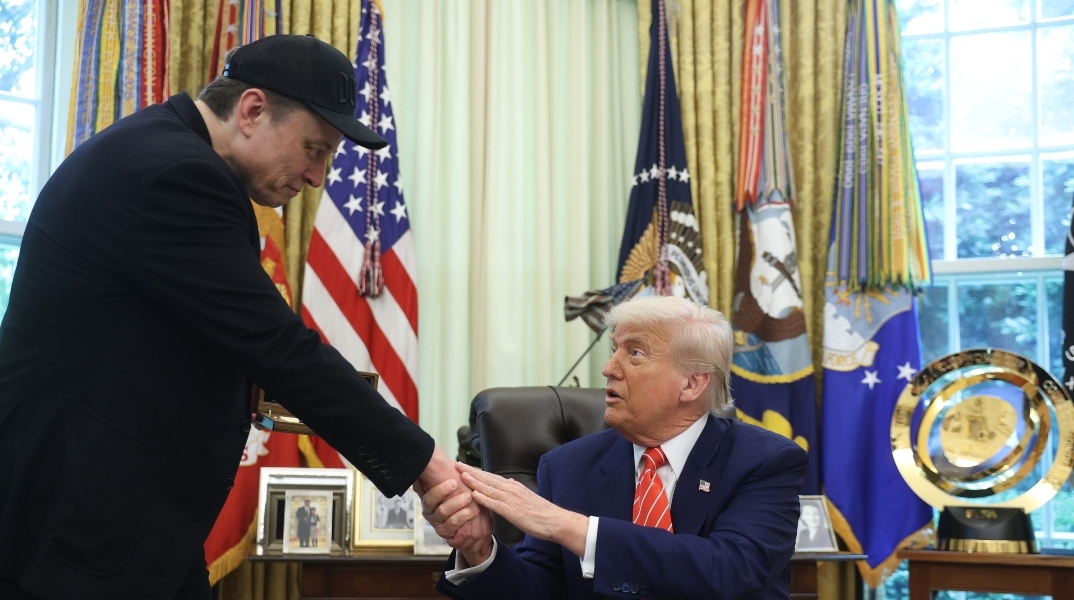 Ο Έλον Μασκ με τον Ντόναλντ Τραμπ στον Λευκό Οίκο