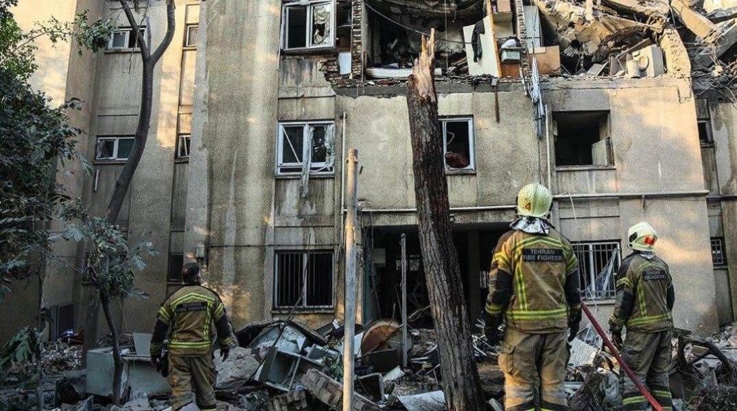 Ιράν, συντριμμια κτιριου