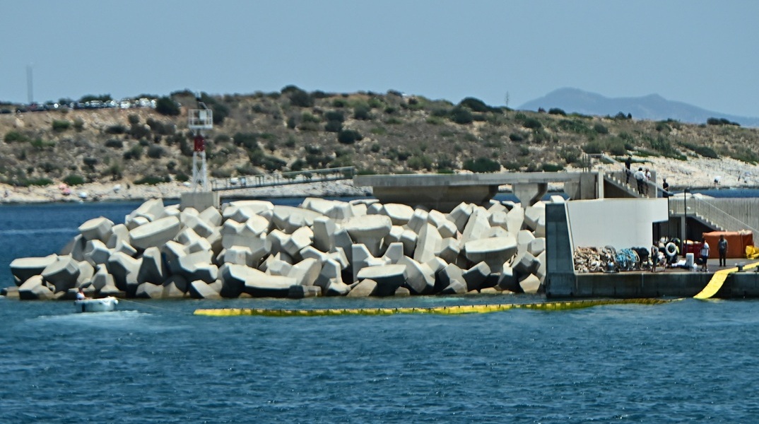 Μαρίνα Βουλιαγμένης: Καρέ καρέ η πτώση του ελικοπτέρου - Σώοι και οι πέντε επιβαίνοντες 