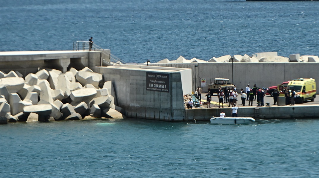 Μαρίνα Βουλιαγμένης: Υπήρχε μυρωδιά από κάποιο καύσιμο - Τι αναφέρει αυτόπτης μάρτυρας για την πτώση του ελικοπτέρου