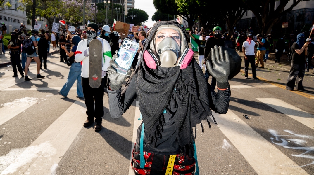Τραμπ, Διαδηλωτής στους δρόμους του Λος Άντζελες