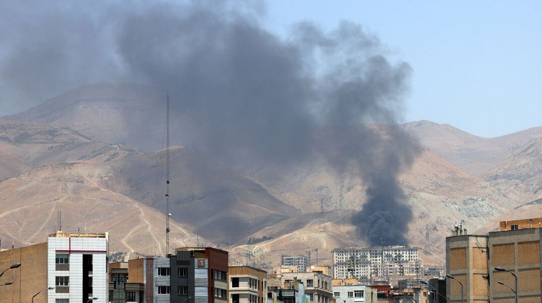 Ουρές χιλιομέτρων σε αυτοκινητοδρόμους της Τεχεράνης - Οι κάτοικοι εγκαταλείπουν την πρωτεύουσα εν μέσω ισραηλινών επιδρομών	