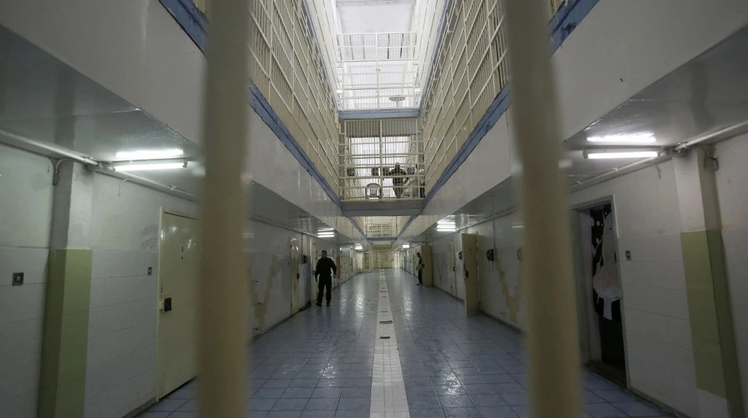 απόδραση, φυλακές