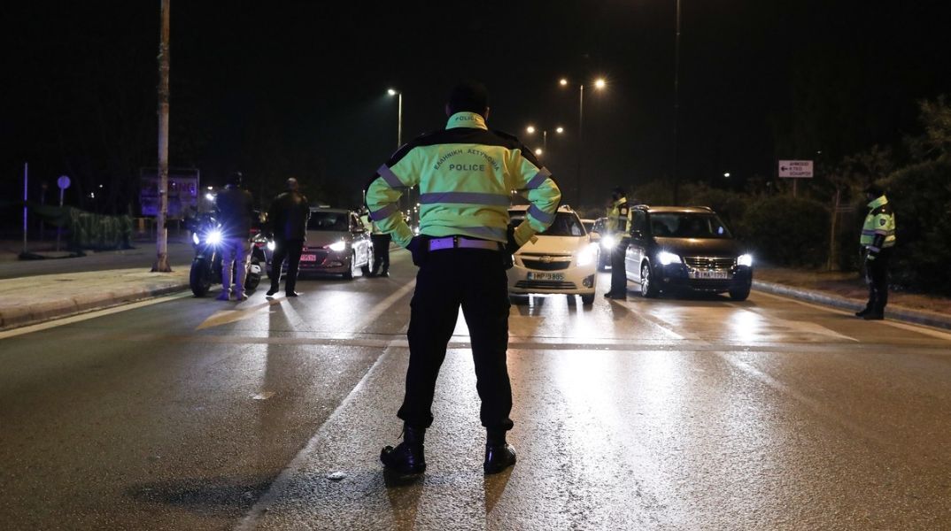 Τροχονόμος σε δρόμο 