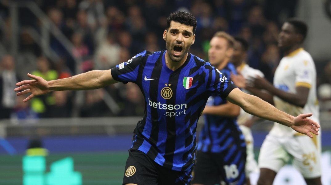 Ιραν, ποδοσφαιριστης πανηγυριζει