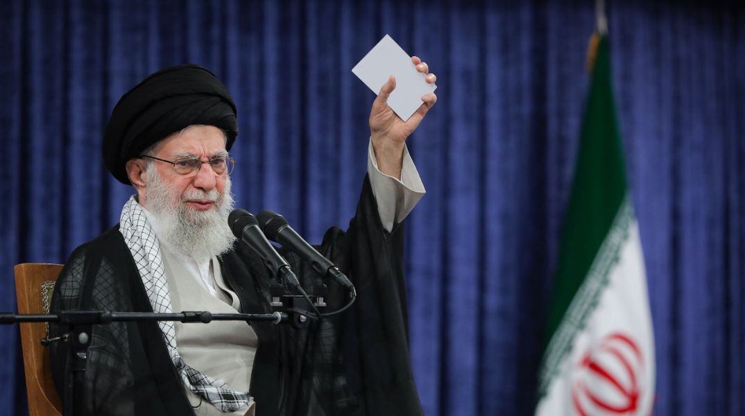 Χαμενεΐ: Ο σιωνιστής εχθρός διέπραξε μεγάλο έγκλημα και θα τιμωρηθεί - Η πρώτη αντίδραση μετά τους αμερικανικούς βομβαρδισμούς στο Ιράν