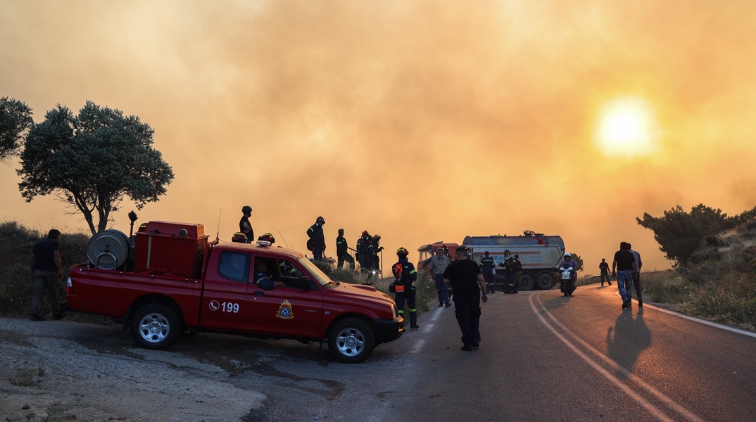 Φωτιά στη Χίο: Ο καπνός «ταξίδεψε» 500 χλμ ως τη δυτική Κρήτη - Δορυφορικές εικόνες