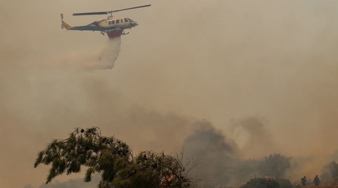 Σε κατάσταση έκτακτης ανάγκης η Χίος: Με 90 πυροσβέστες ενισχύονται οι δυνάμεις πυρόσβεσης