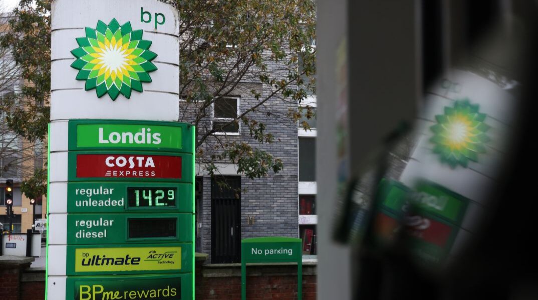 Έρχεται το megadeal του αιώνα στο πετρέλαιο: Η Shell συζητά την εξαγορά της BP