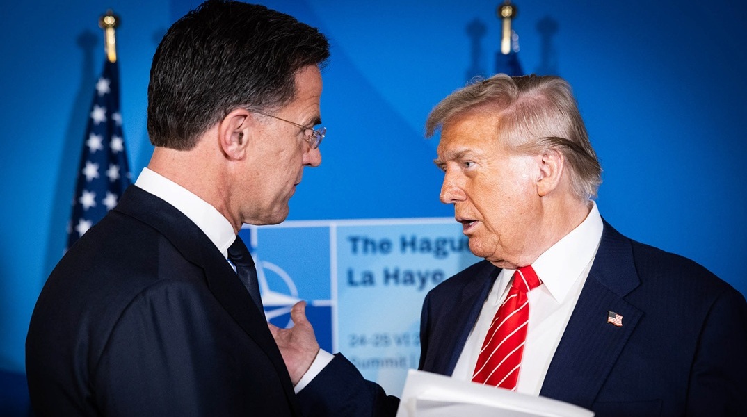 Ο «μπαμπάς» που σταματά καβγά στο προαύλιο - Το σχόλιο του Μαρκ Ρούτε για τους χειρισμούς Τραμπ στη Μέση Ανατολή