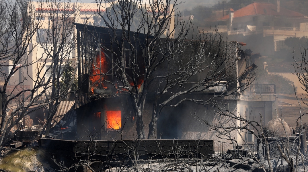 πυρκαγιά στη Παλαιά Φώκαια